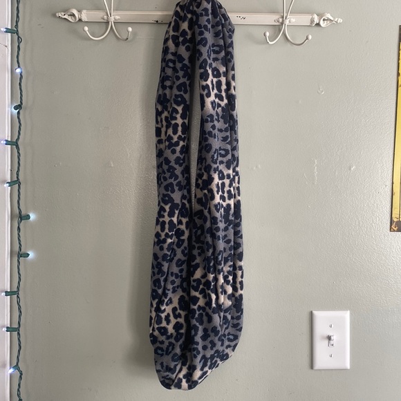 Infinity leopard scarf - Picture 1 of 3